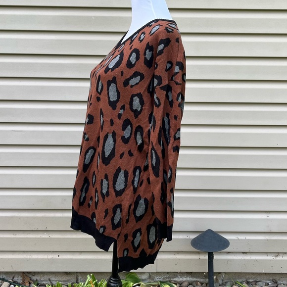 NWT Yomoko Brown Leopard Print V-Neck Tunic Sweater - Picture 5 of 7